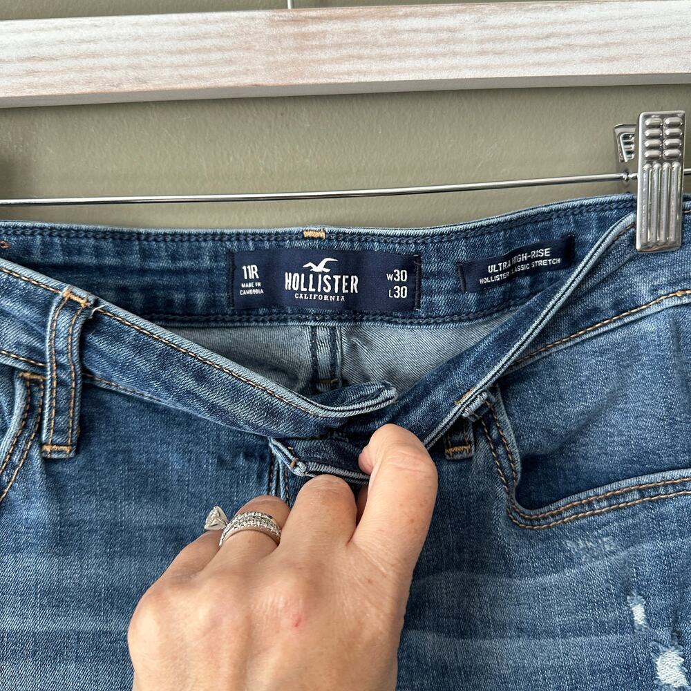 Hollister Ultra High Rise Distressed Skinny Jean 30/11R - Picture 3 of 5